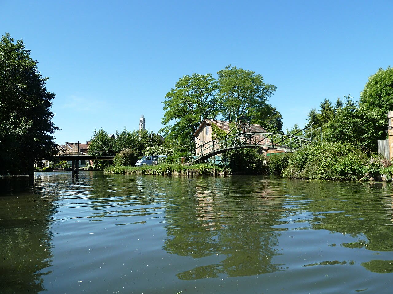 Kanal und Vegetation in den Hortillonnages von Amiens