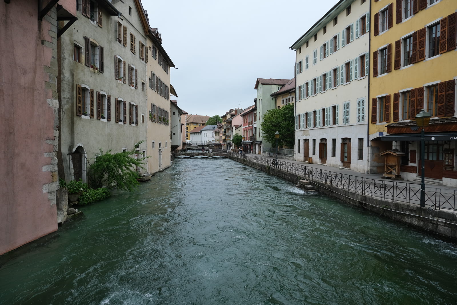 Kanal in der Altstadt von Annecy