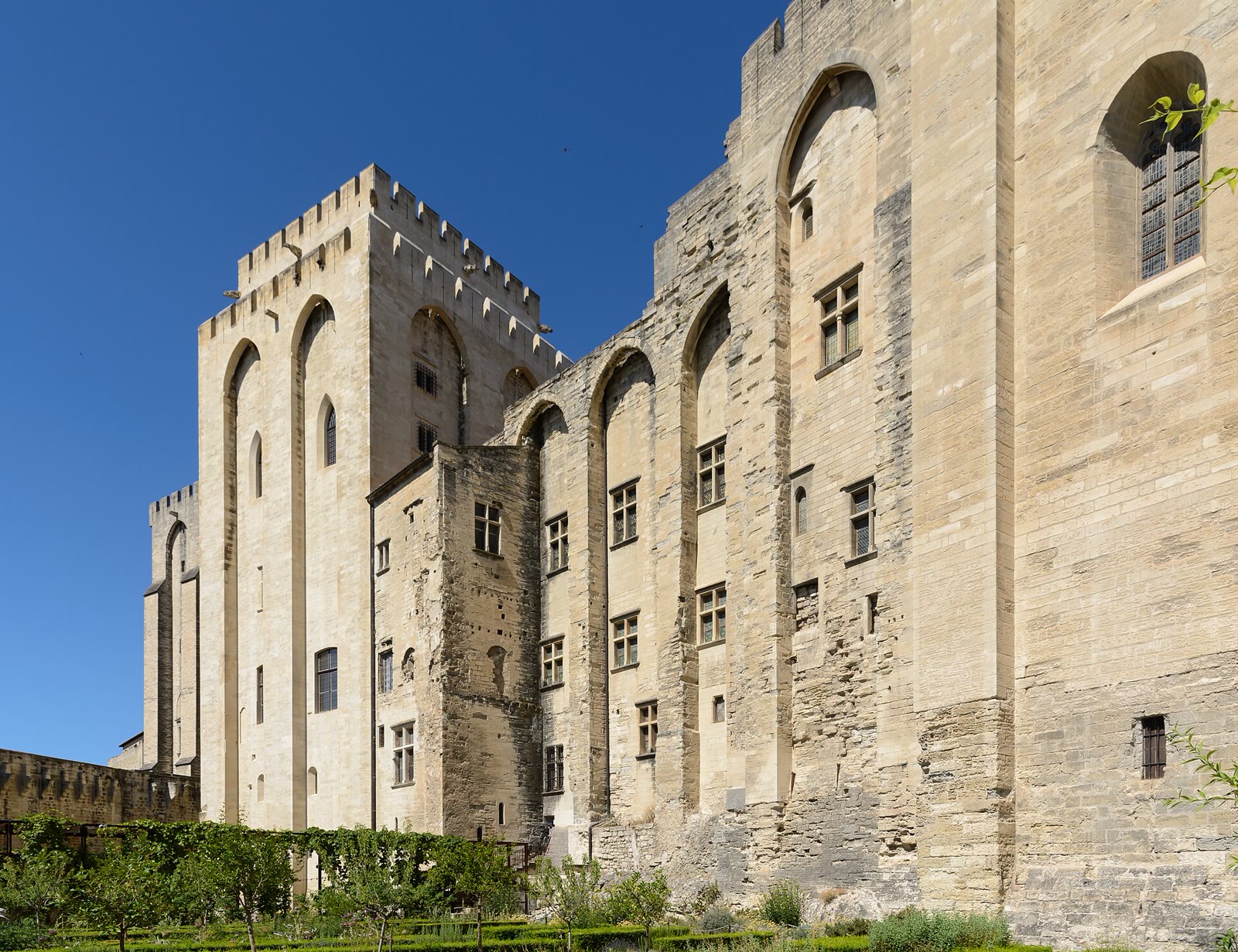 Gartenseite des Papstpalasts in Avignon
