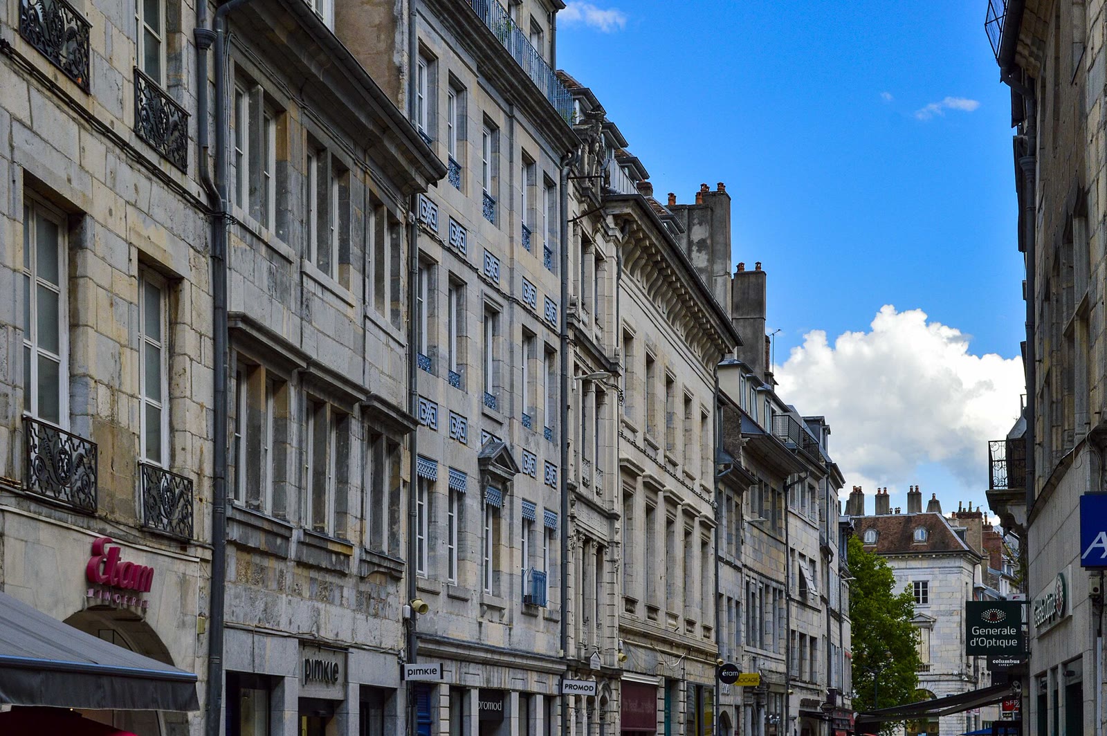 Fassaden an der Grande Rue in Besançon