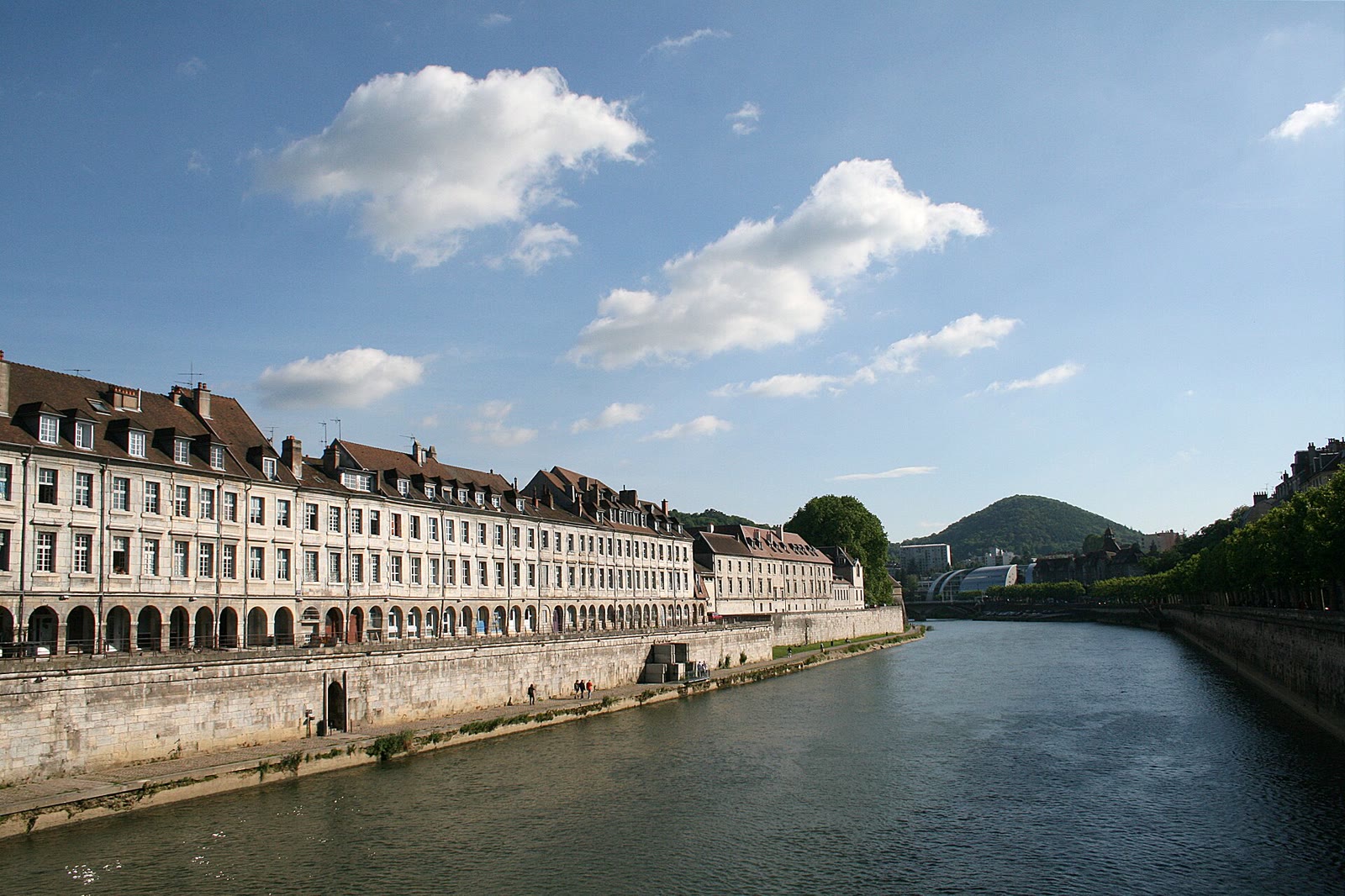 Quai Vauban am Doubs in Besançon