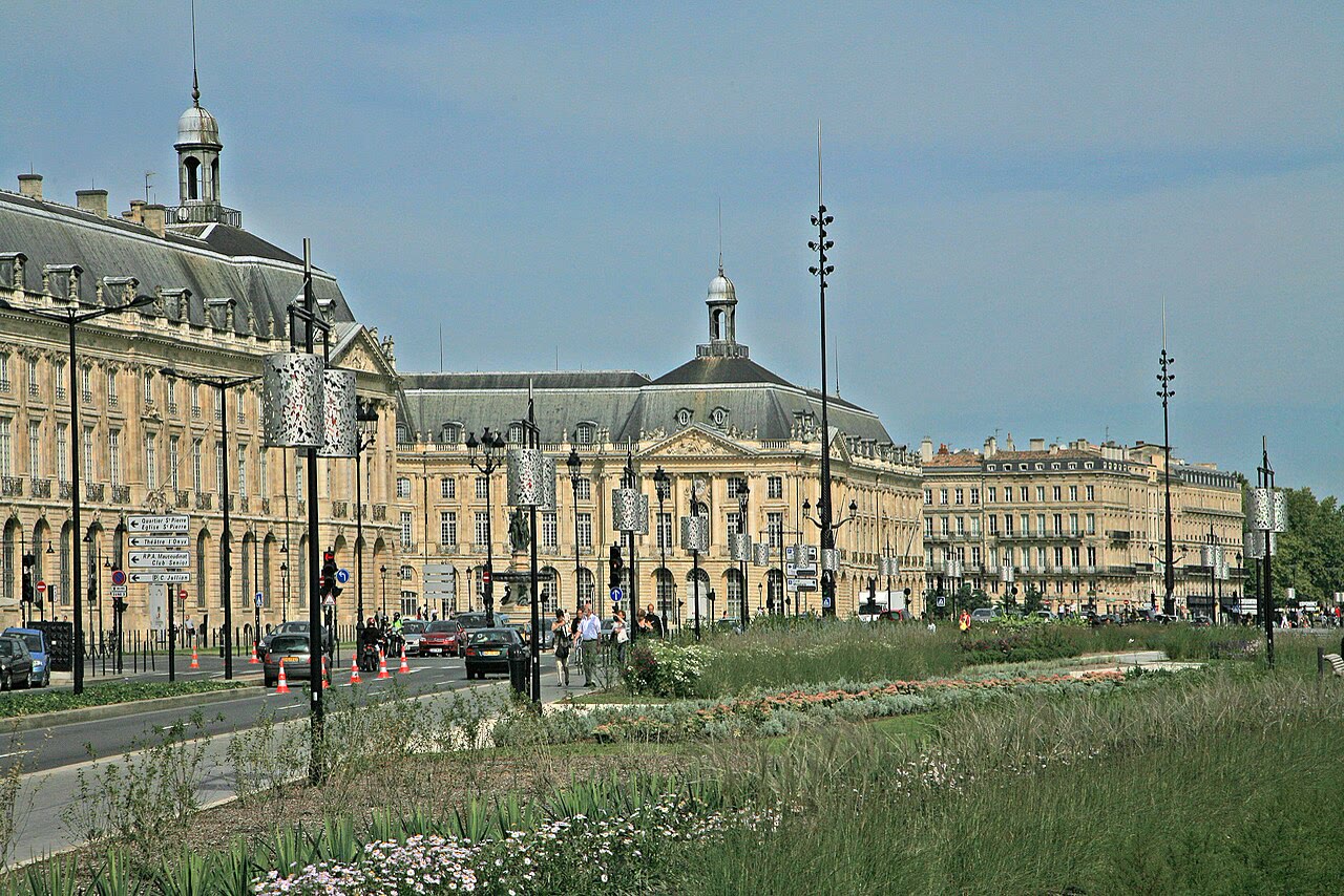 Place de la Bourse in Bordeaux mit klassizistischer Fassade