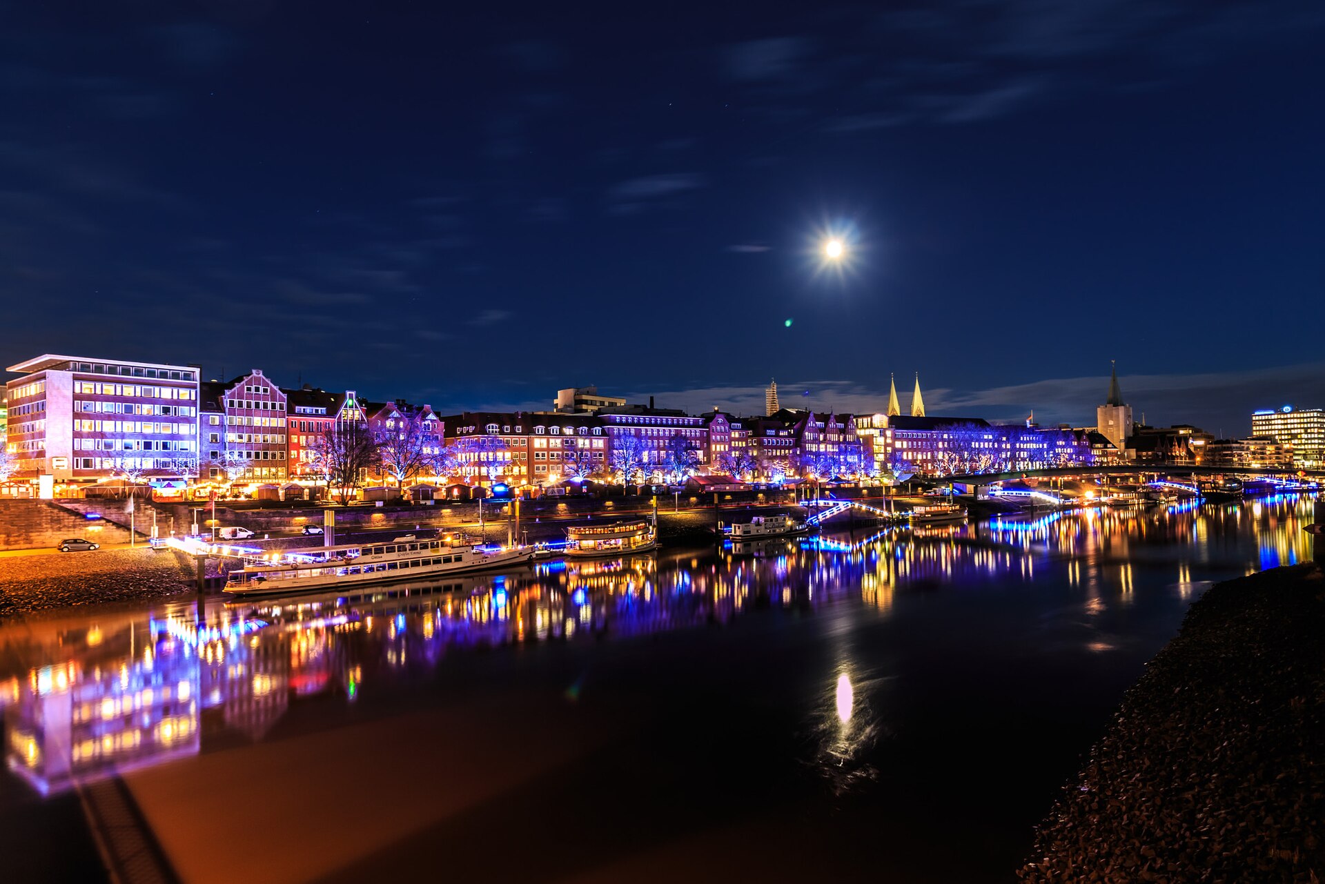 Schlachte-Uferpromenade an der Weser in Bremen