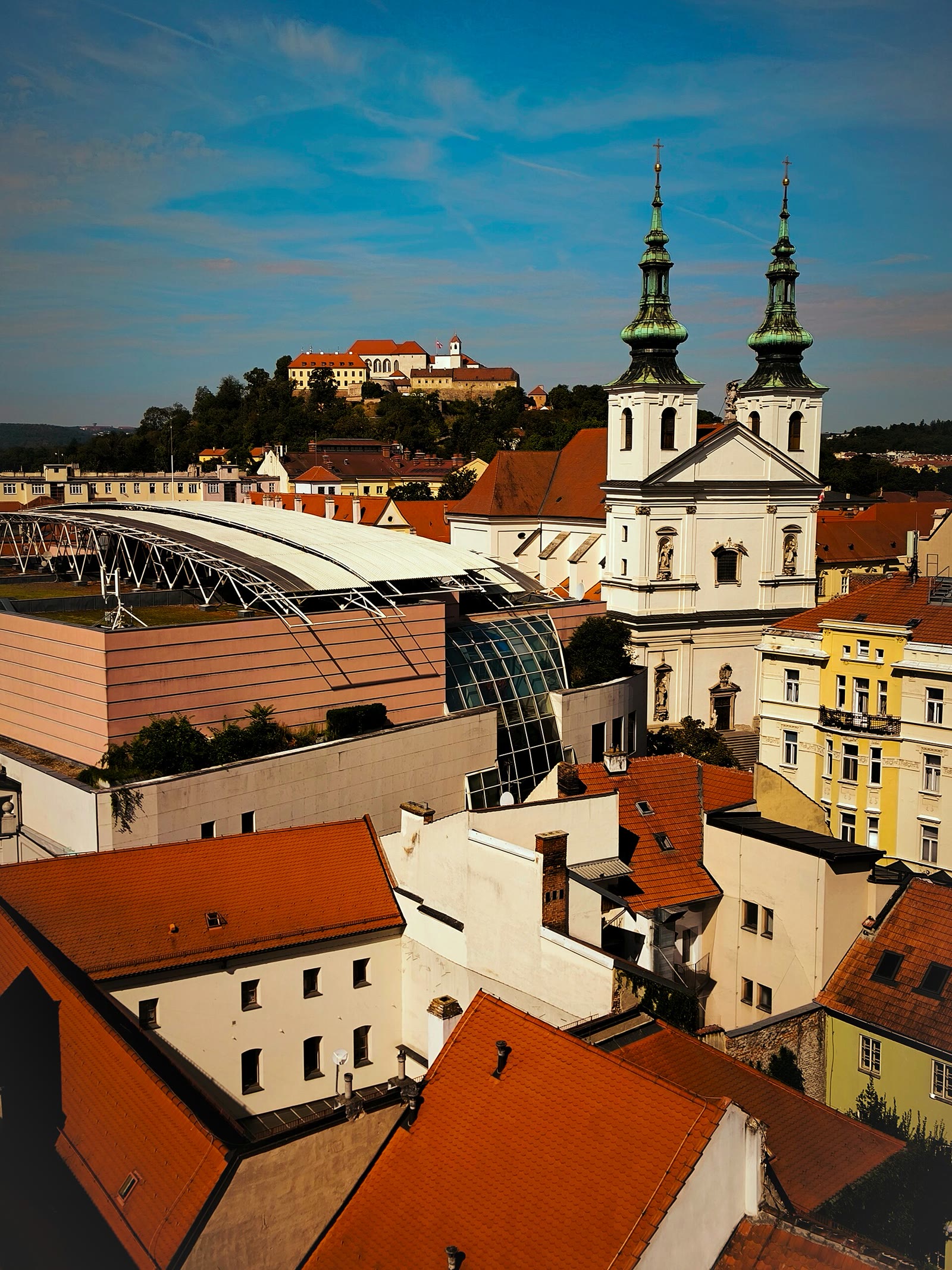 Blick auf Brünn mit Špilberk und Kirchen