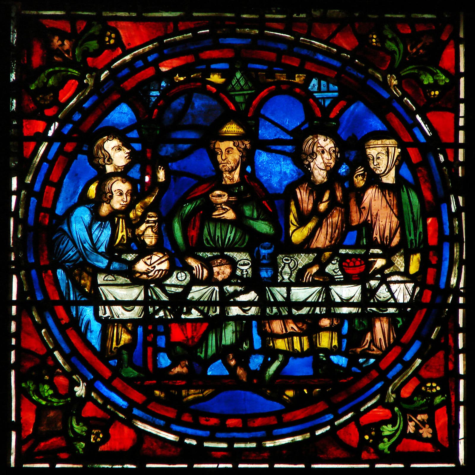 Mittelalterliches Buntglasfenster in der Kathedrale von Chartres