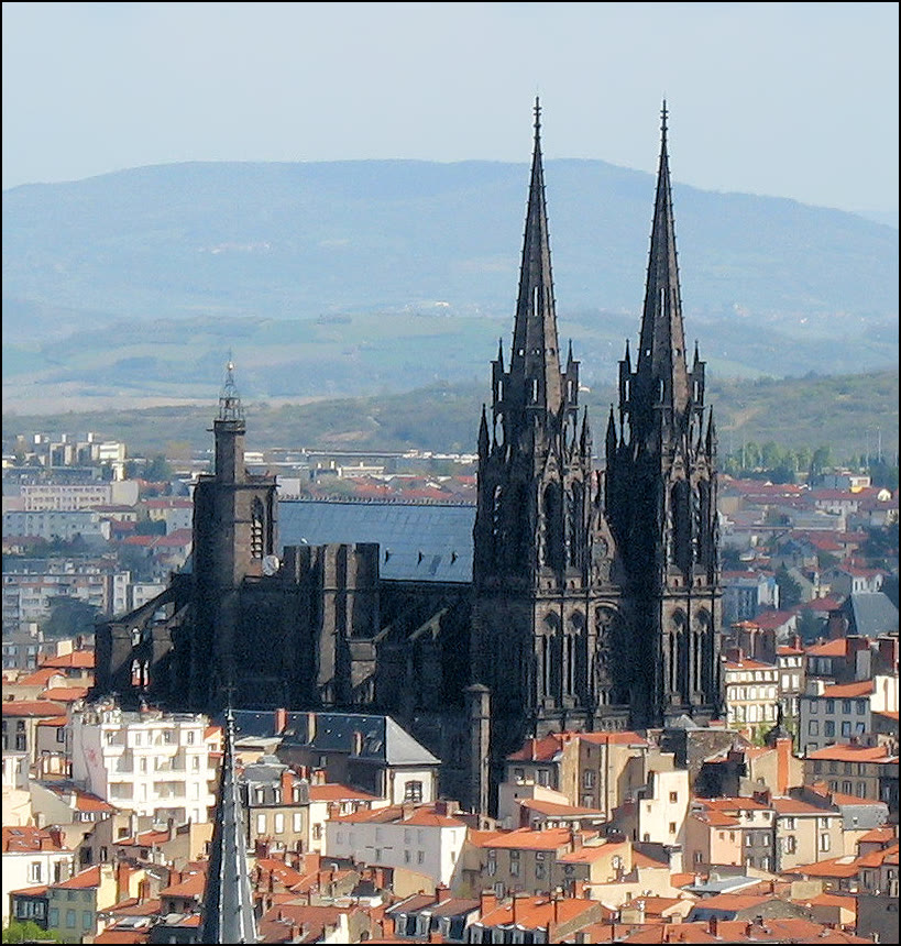 Detail der gotischen Kathedrale von Clermont-Ferrand