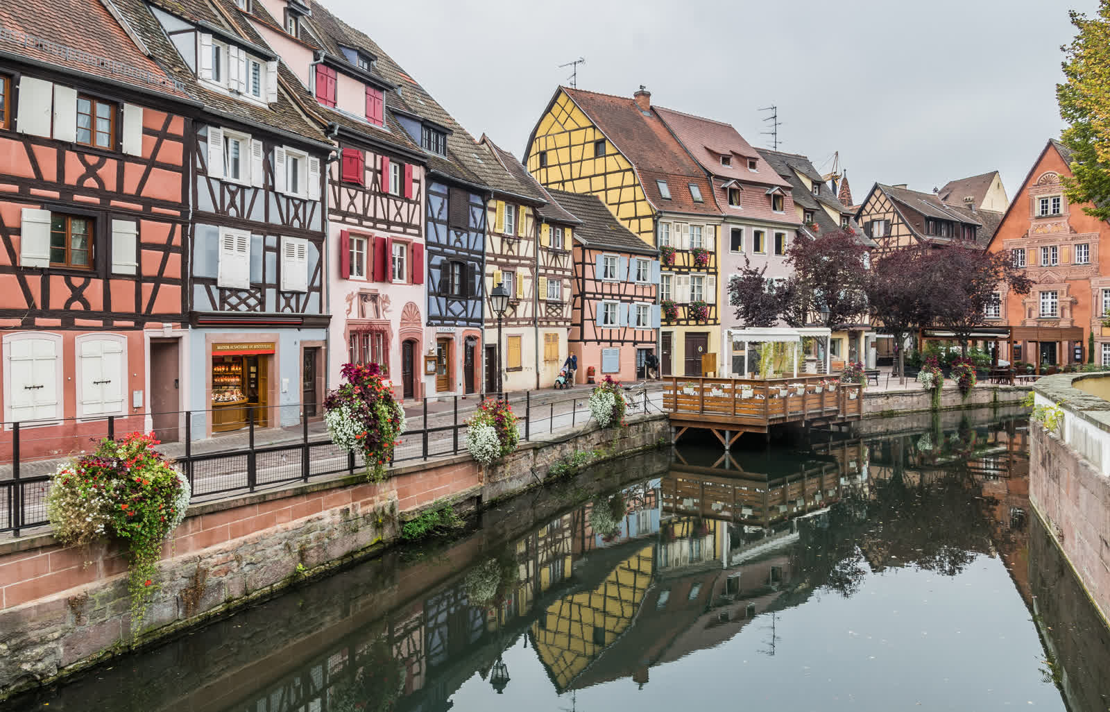 Petite Venise mit Fachwerkhäusern und Lauch-Kanal in Colmar
