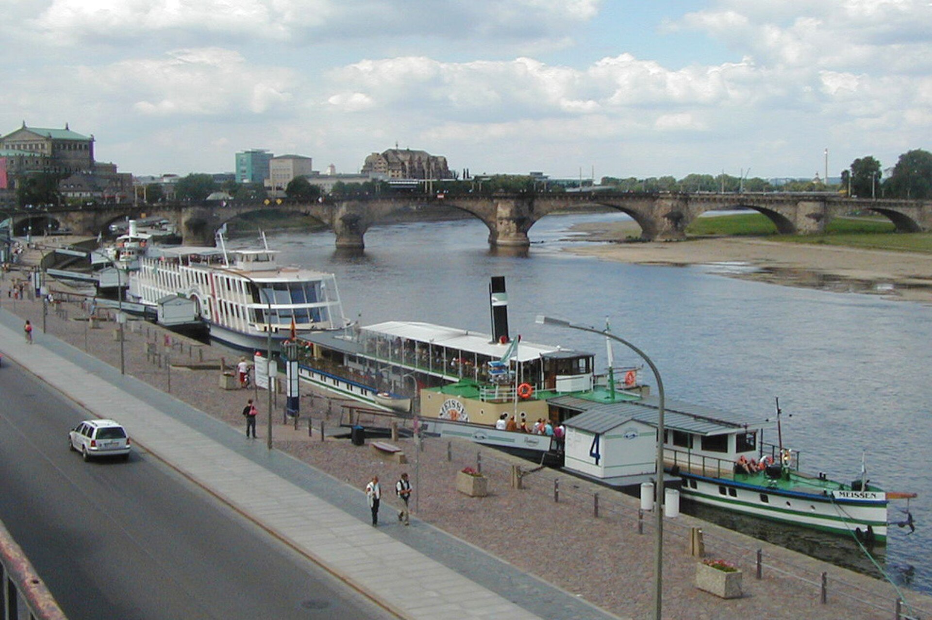 Blick von der Brühlschen Terrasse auf die Elbe in Dresden
