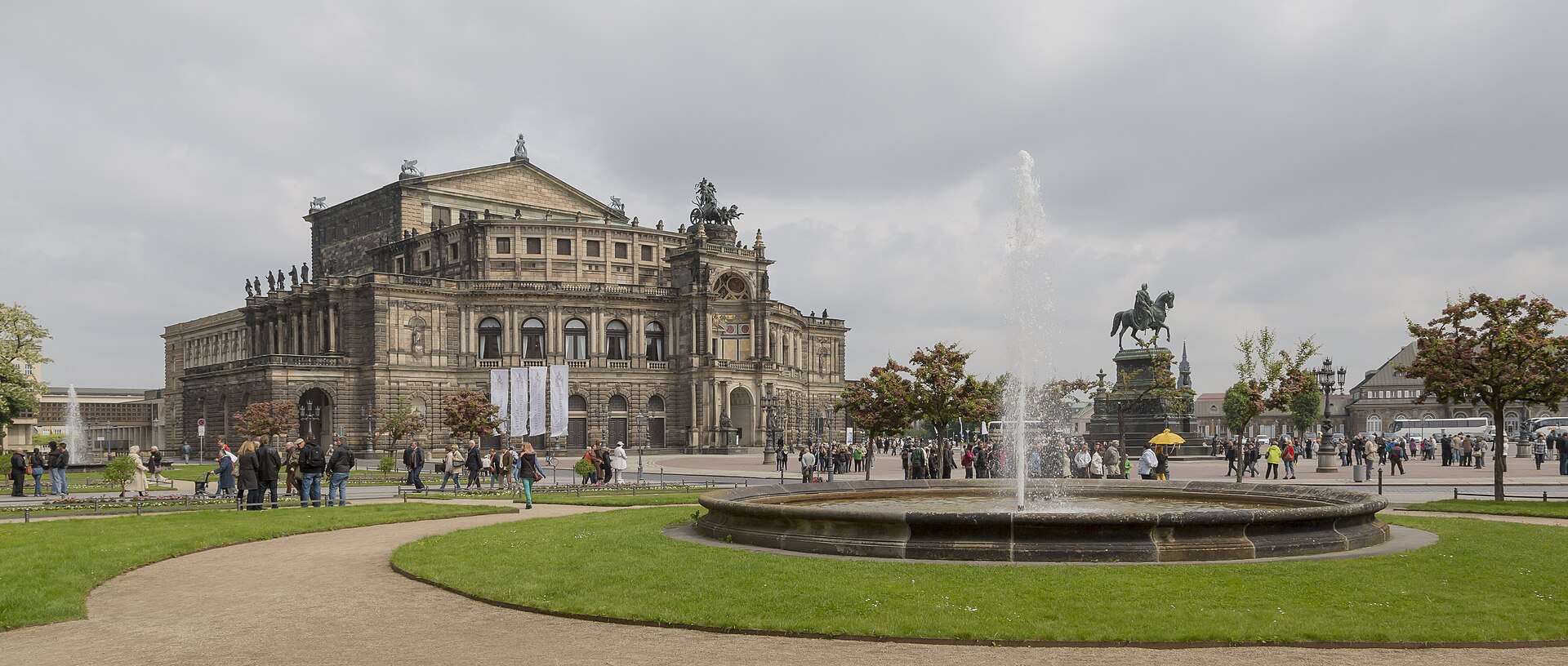 Semperoper Dresden außen