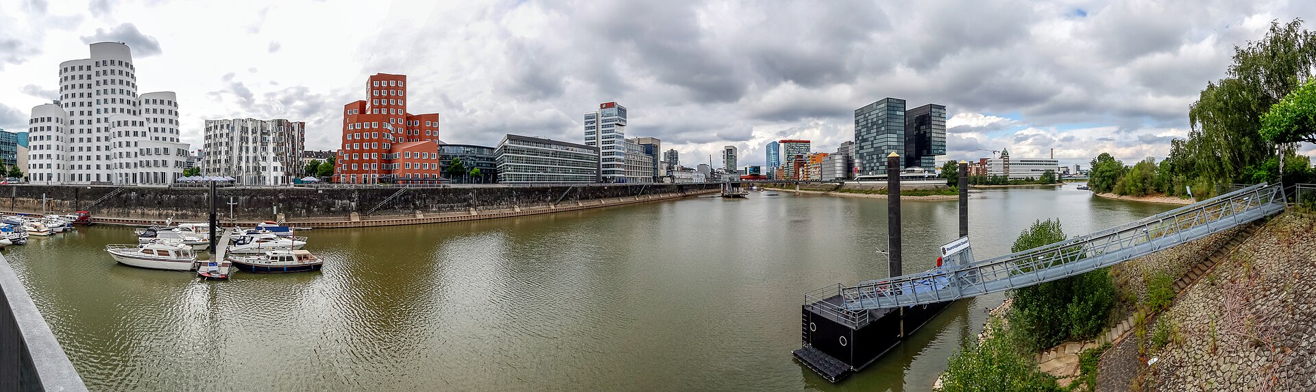 Medienhafen Düsseldorf mit Gehry-Bauten
