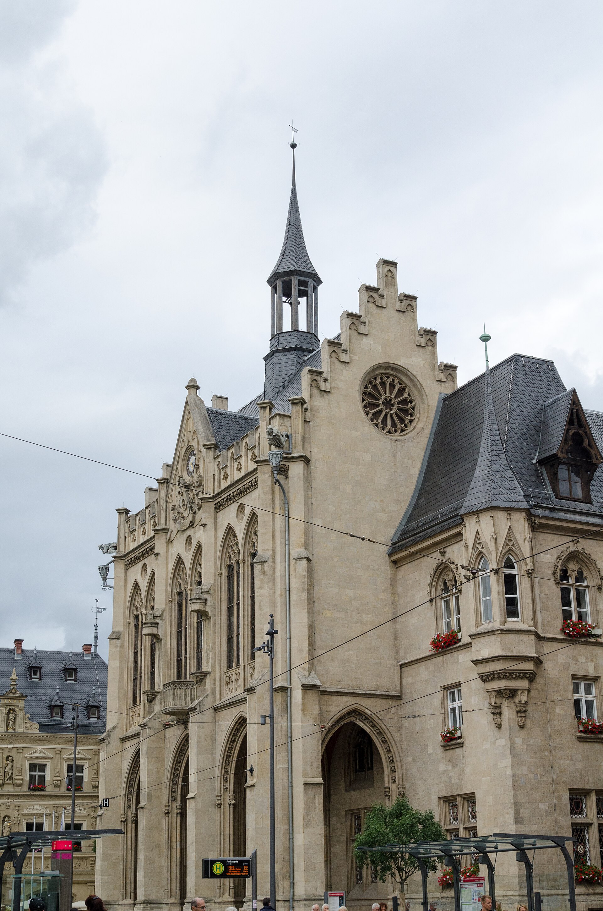Fischmarkt Erfurt mit historischem Rathaus