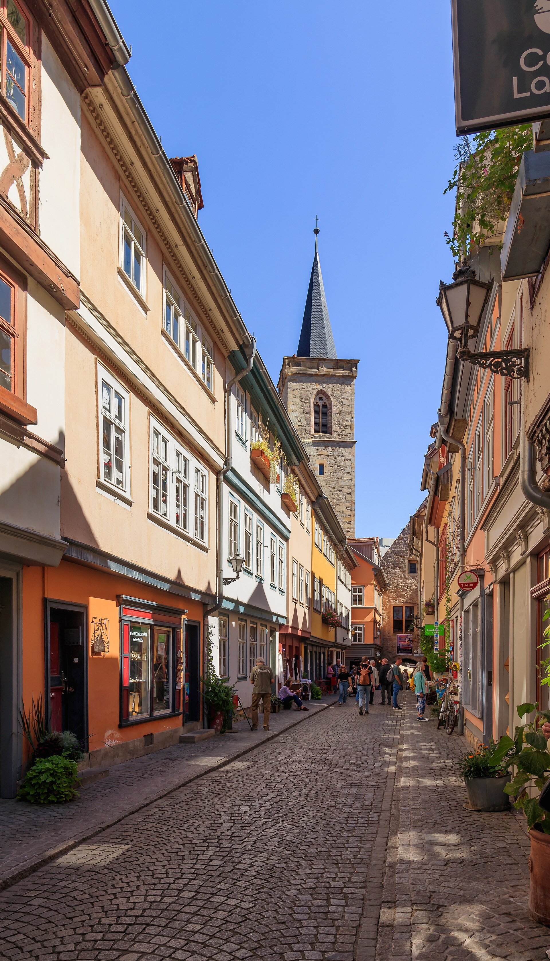 Krämerbrücke Erfurt mit Fachwerkhäusern über der Gera