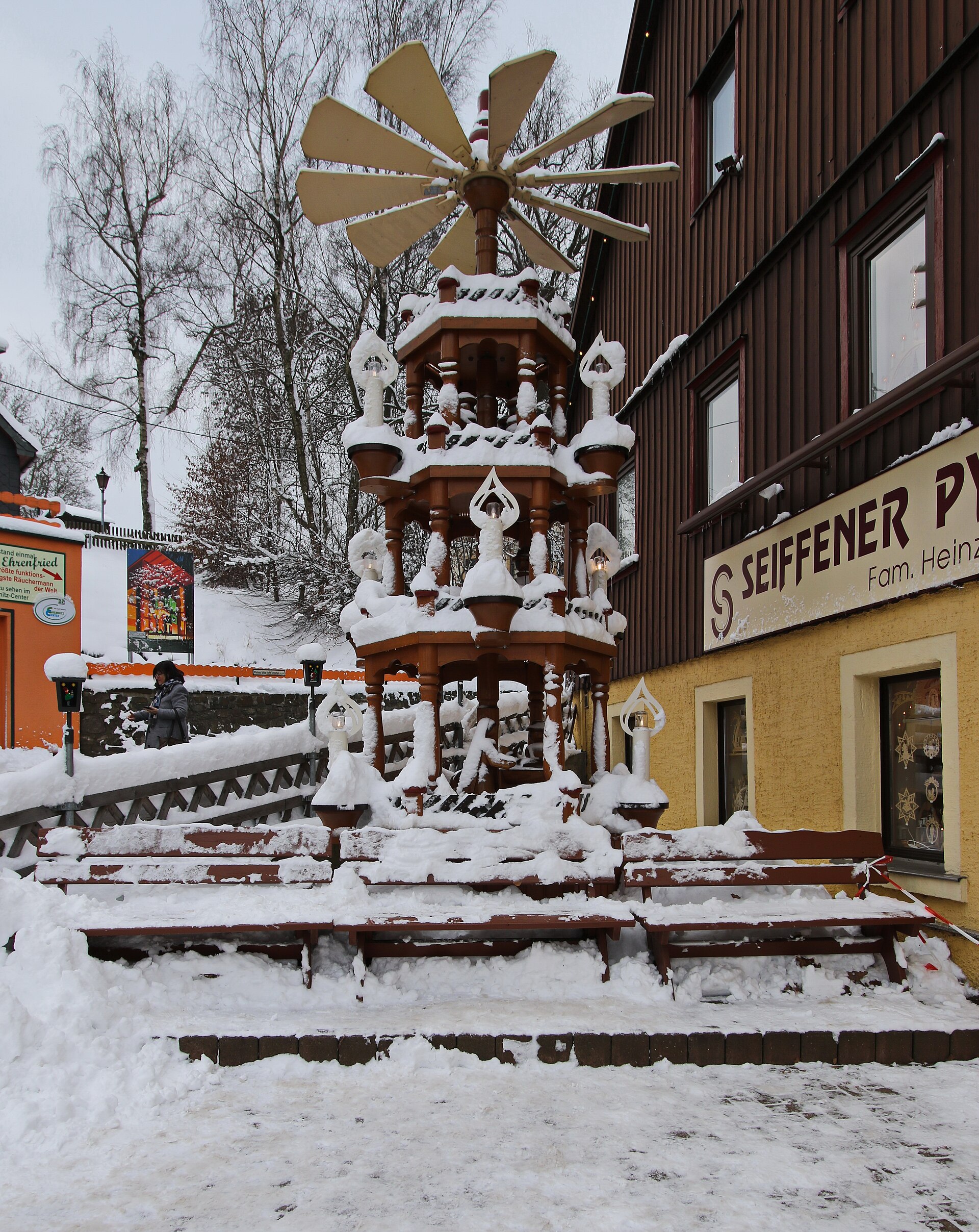 Ortspyramide in Seiffen im Erzgebirge