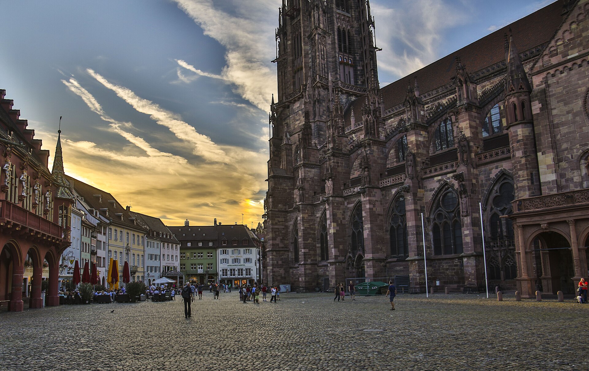 Freiburger Münster und Münsterplatz in Freiburg im Breisgau