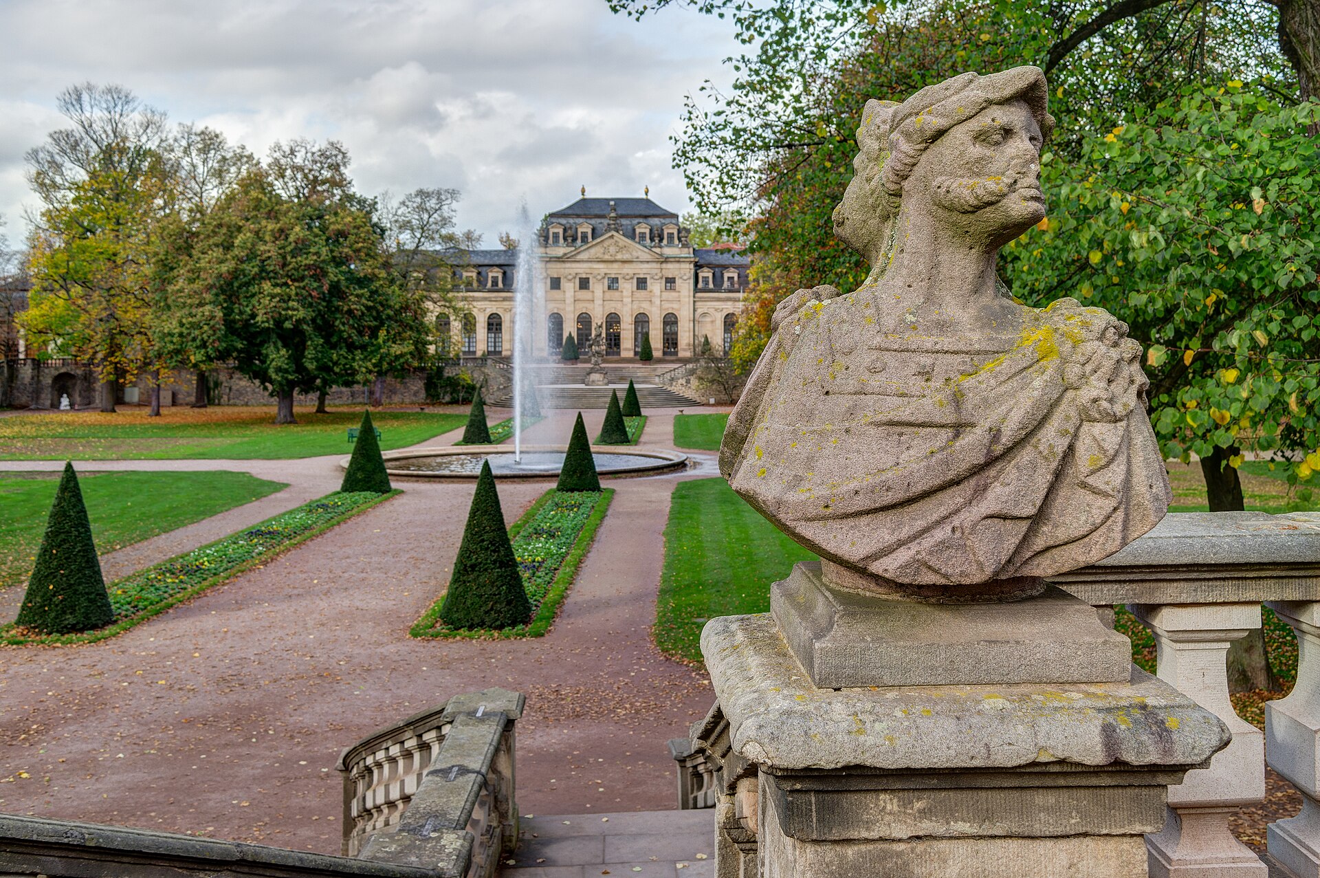 Schlossgarten Fulda mit Wegen und Grün