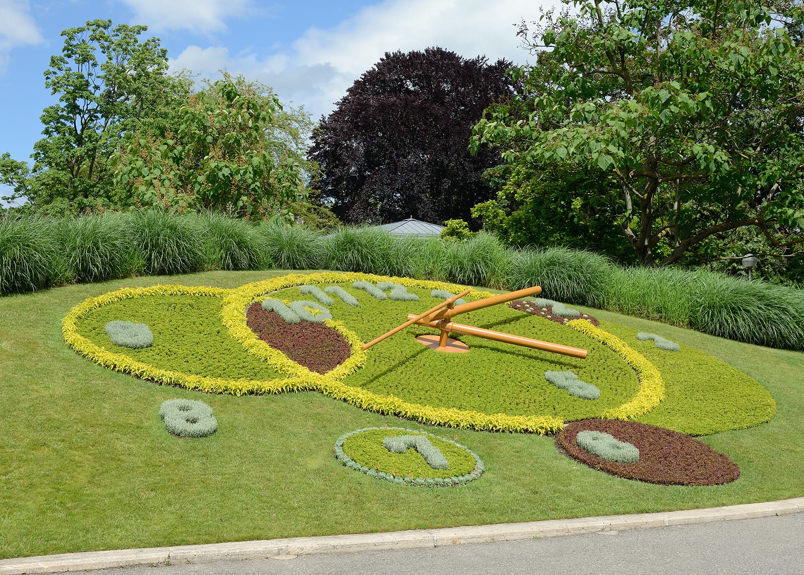 Blumenuhr im Jardin anglais in Genf