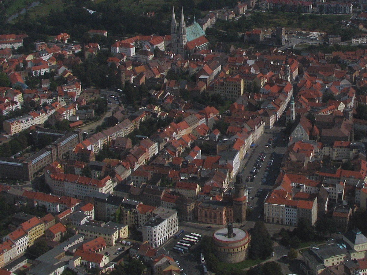 Luftaufnahme der Görlitzer Altstadt mit Obermarkt und Peterskirche