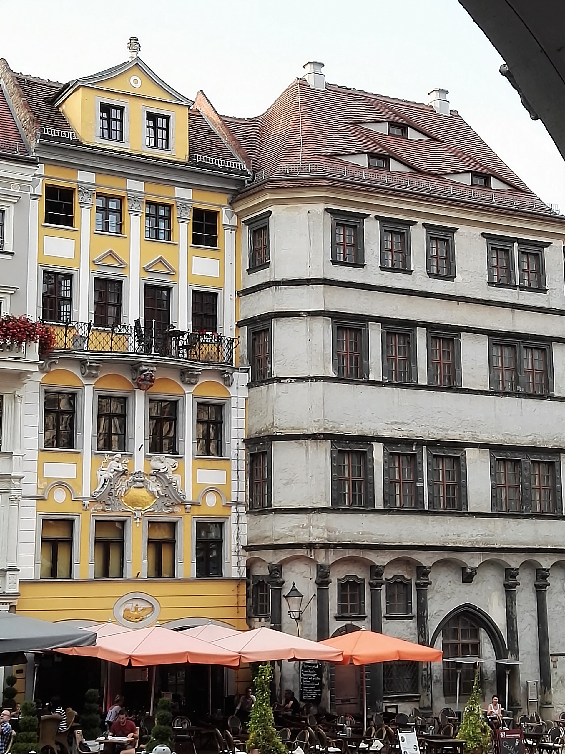 Untermarkt Görlitz mit historischen Giebelhäusern und Laubengängen