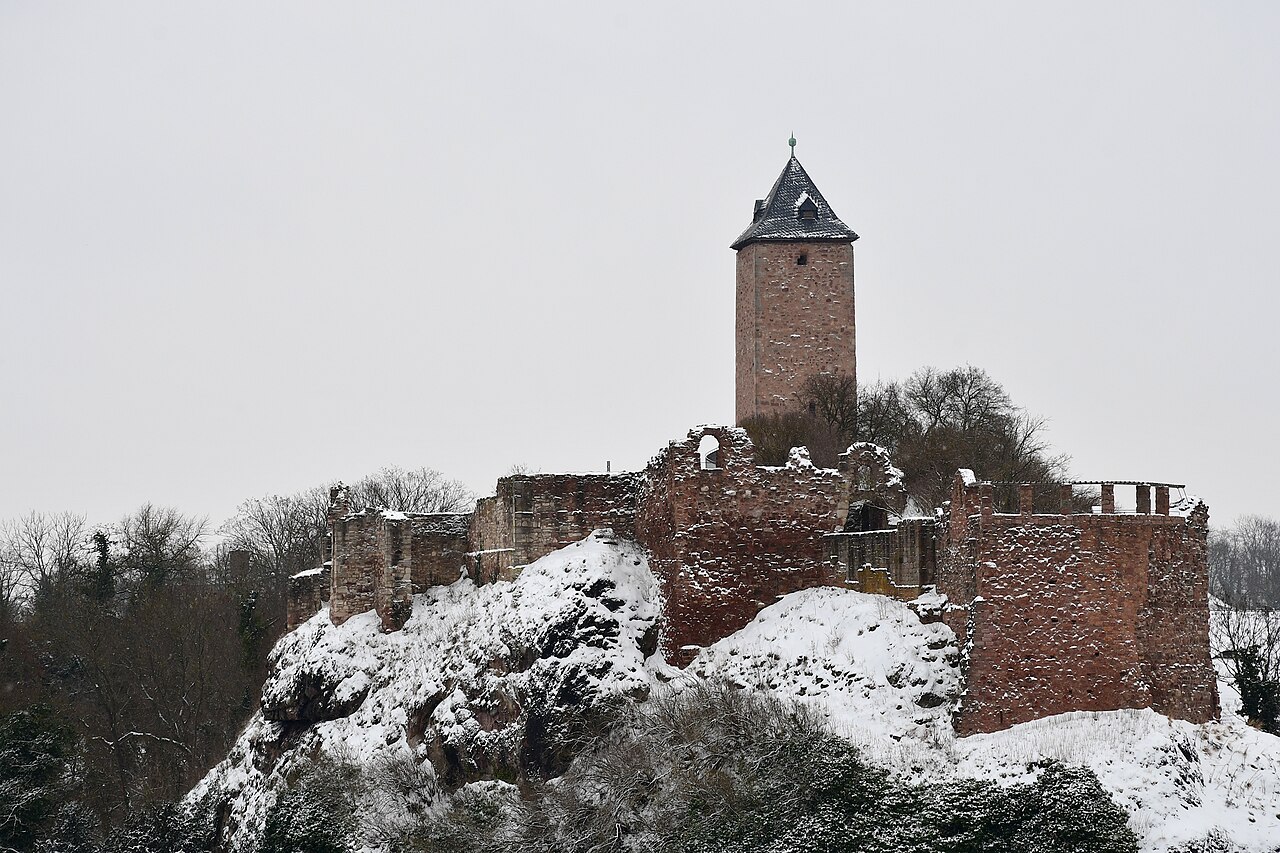 Burg Giebichenstein über der Saale in Halle