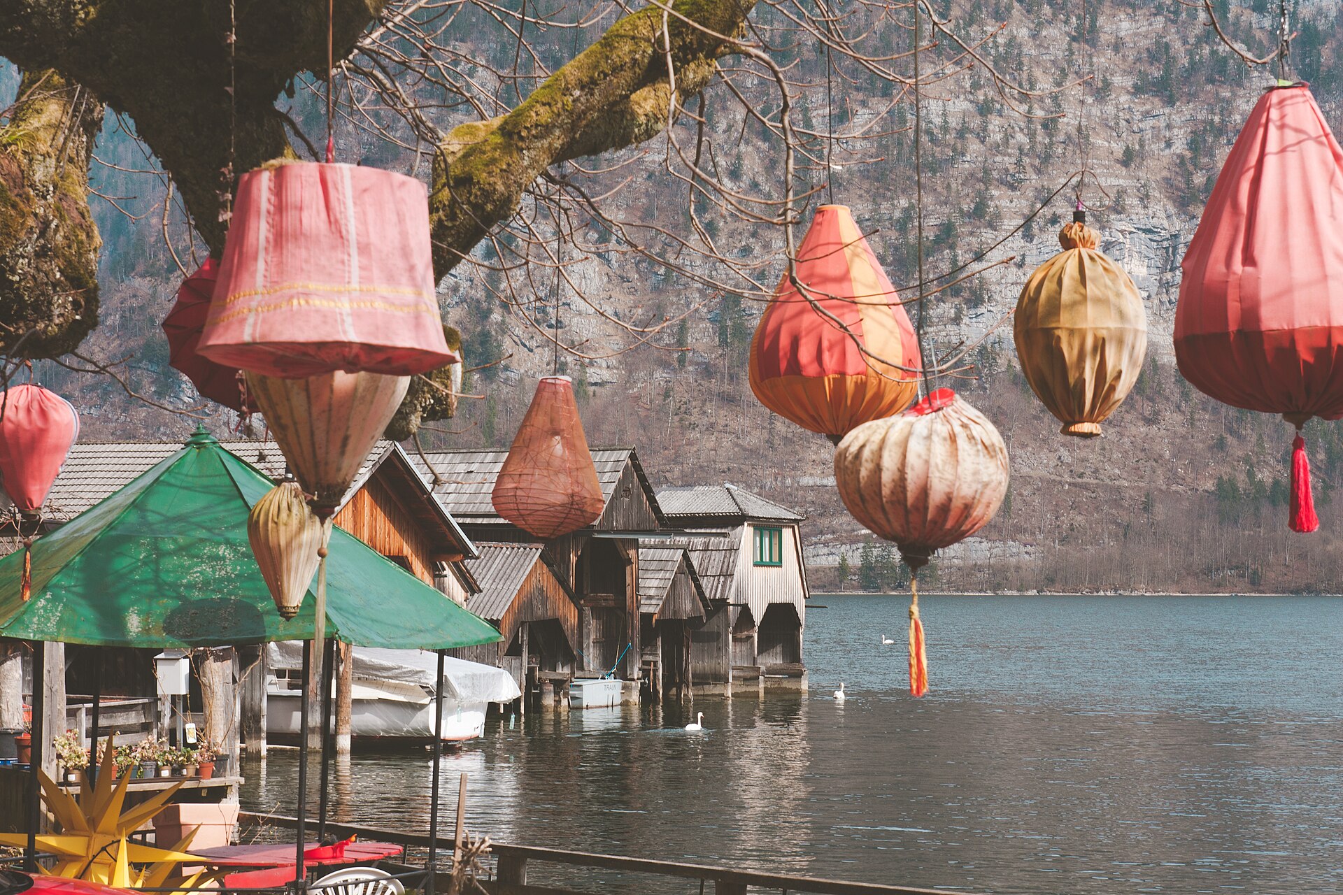 Bootshäuser am Hallstätter See in Hallstatt