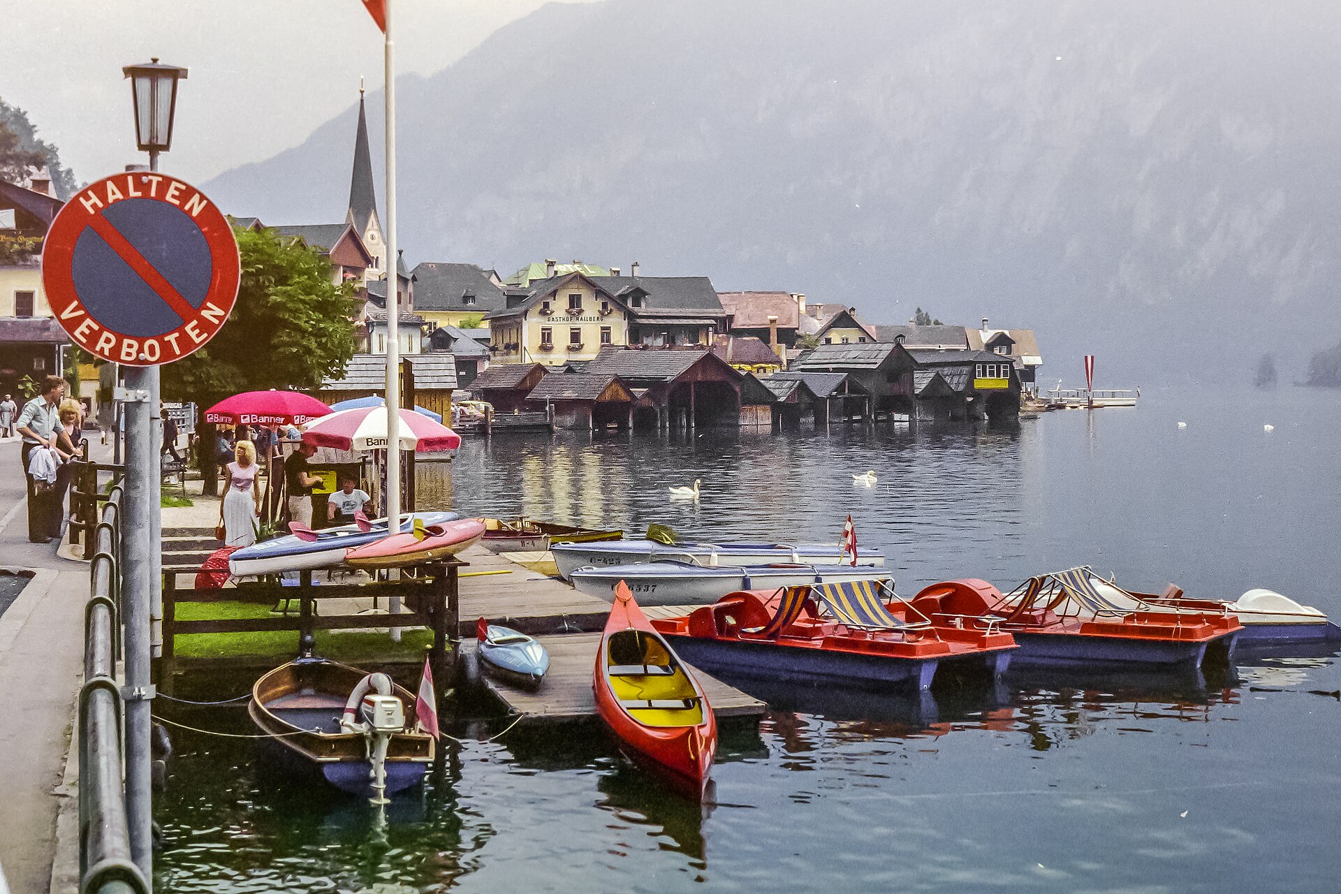 Hallstatt am Hallstätter See mit Bergpanorama