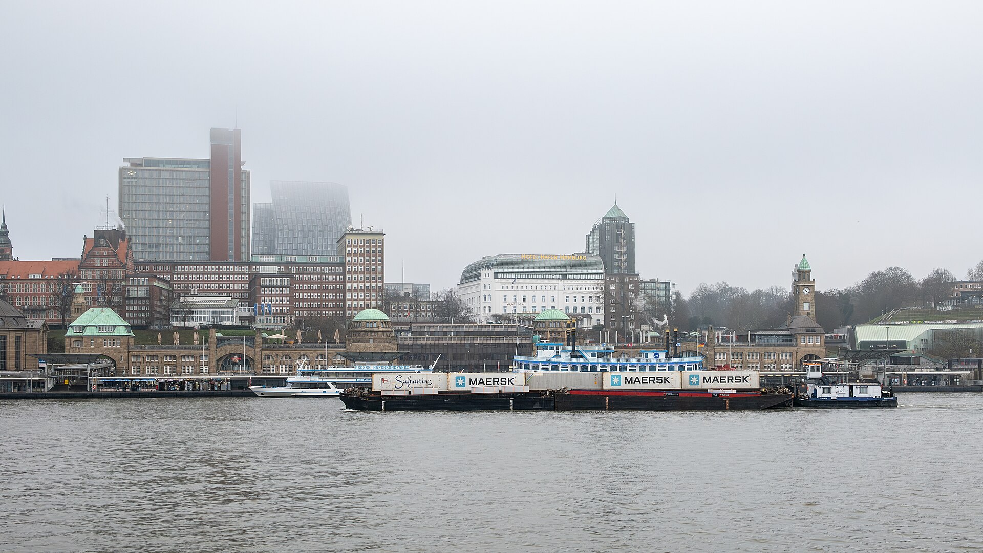 Landungsbrücken Hamburg am Hafen