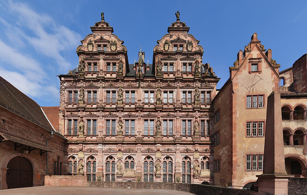 Friedrichsbau des Heidelberger Schlosses aus rotem Sandstein