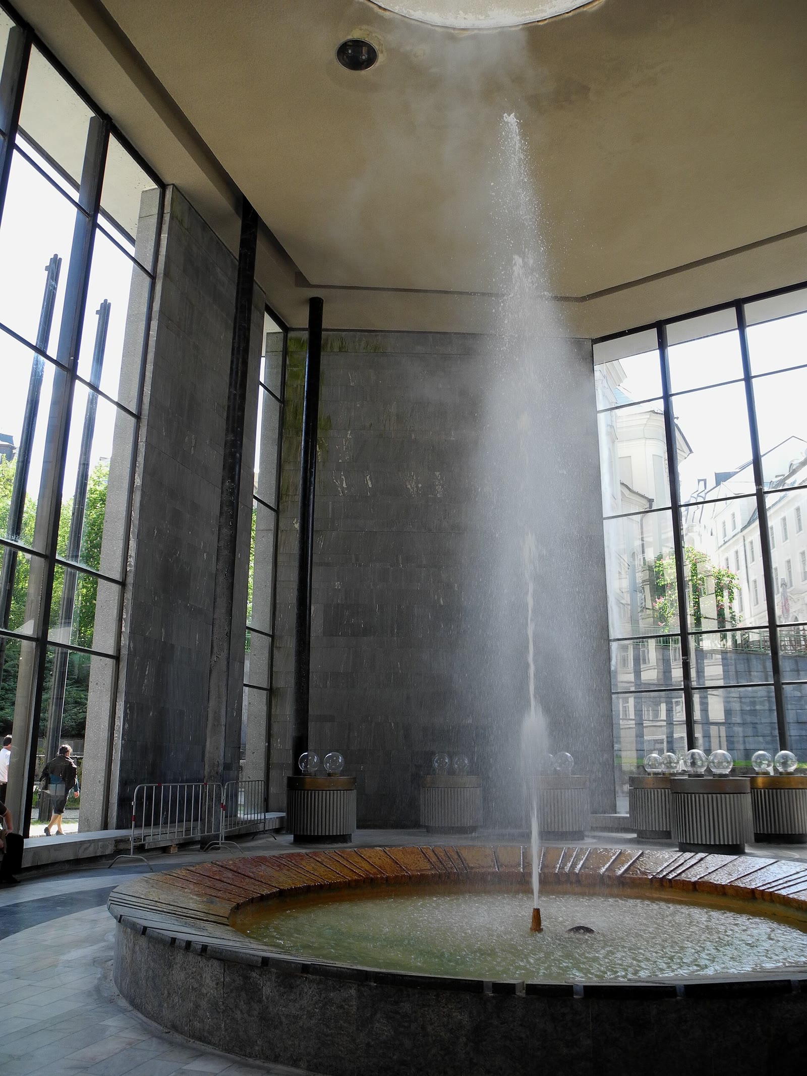 Hot Spring Kolonnade und Umgebung in Karlovy Vary