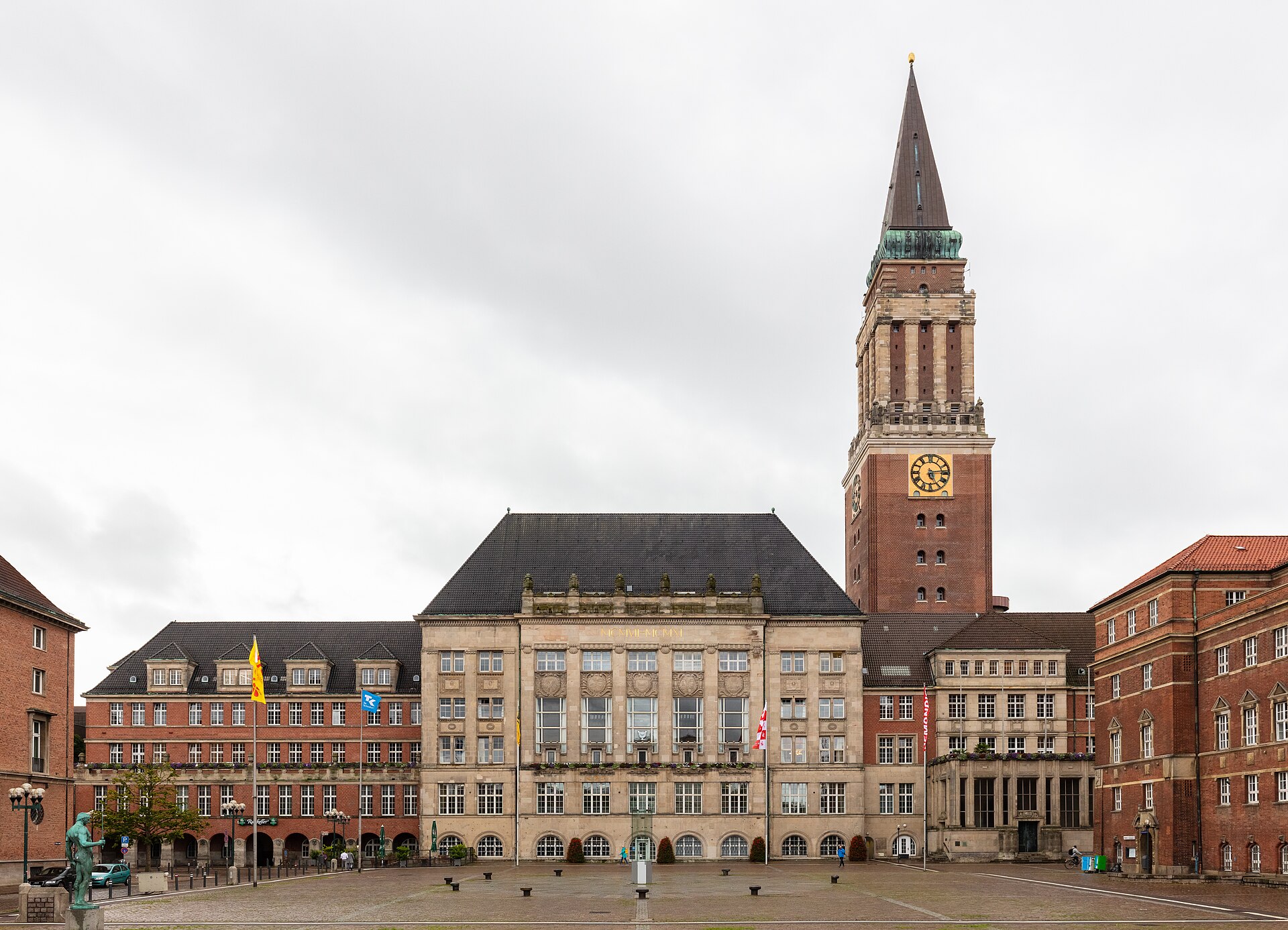 Kieler Rathaus mit markantem Turm