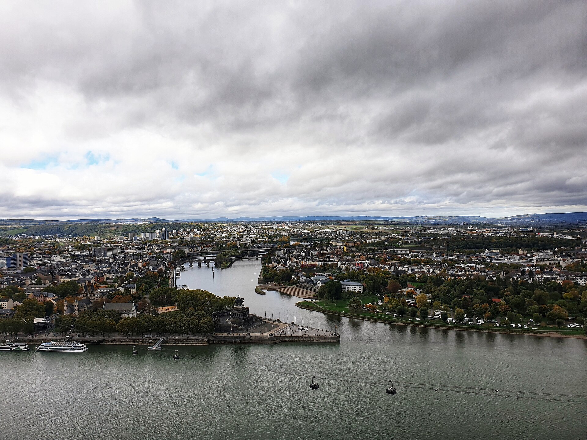 Deutsches Eck in Koblenz vom Festungsplateau gesehen
