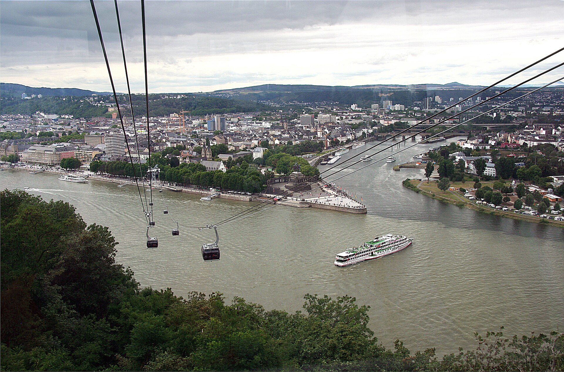 Blick aus der Seilbahn Koblenz auf den Rhein