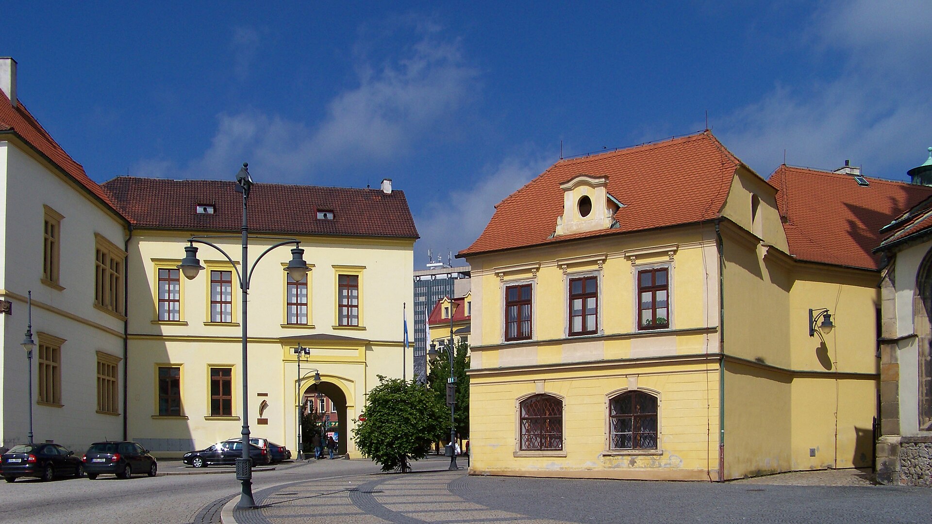 Schloss und Pfarrhaus am Ringplatz in Komotau