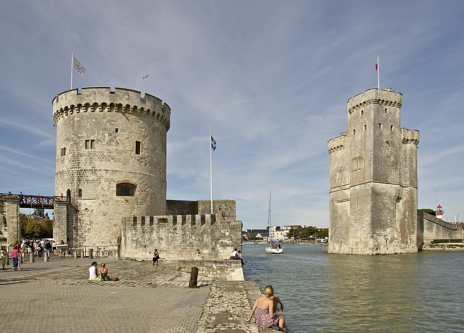 Vieux Port von La Rochelle mit den Hafentürmen
