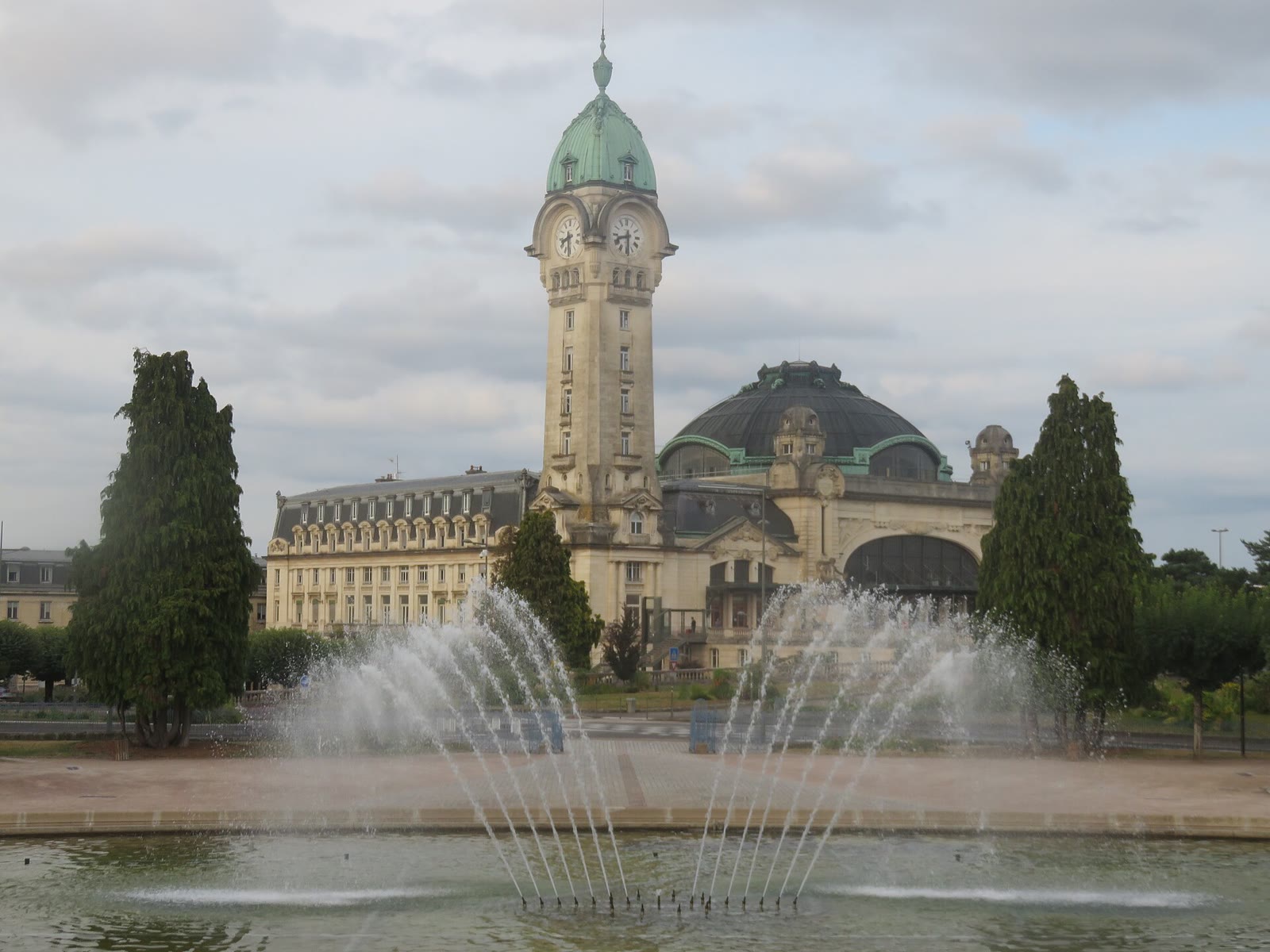 Gare des Bénédictins in Limoges mit Kuppel und Turm