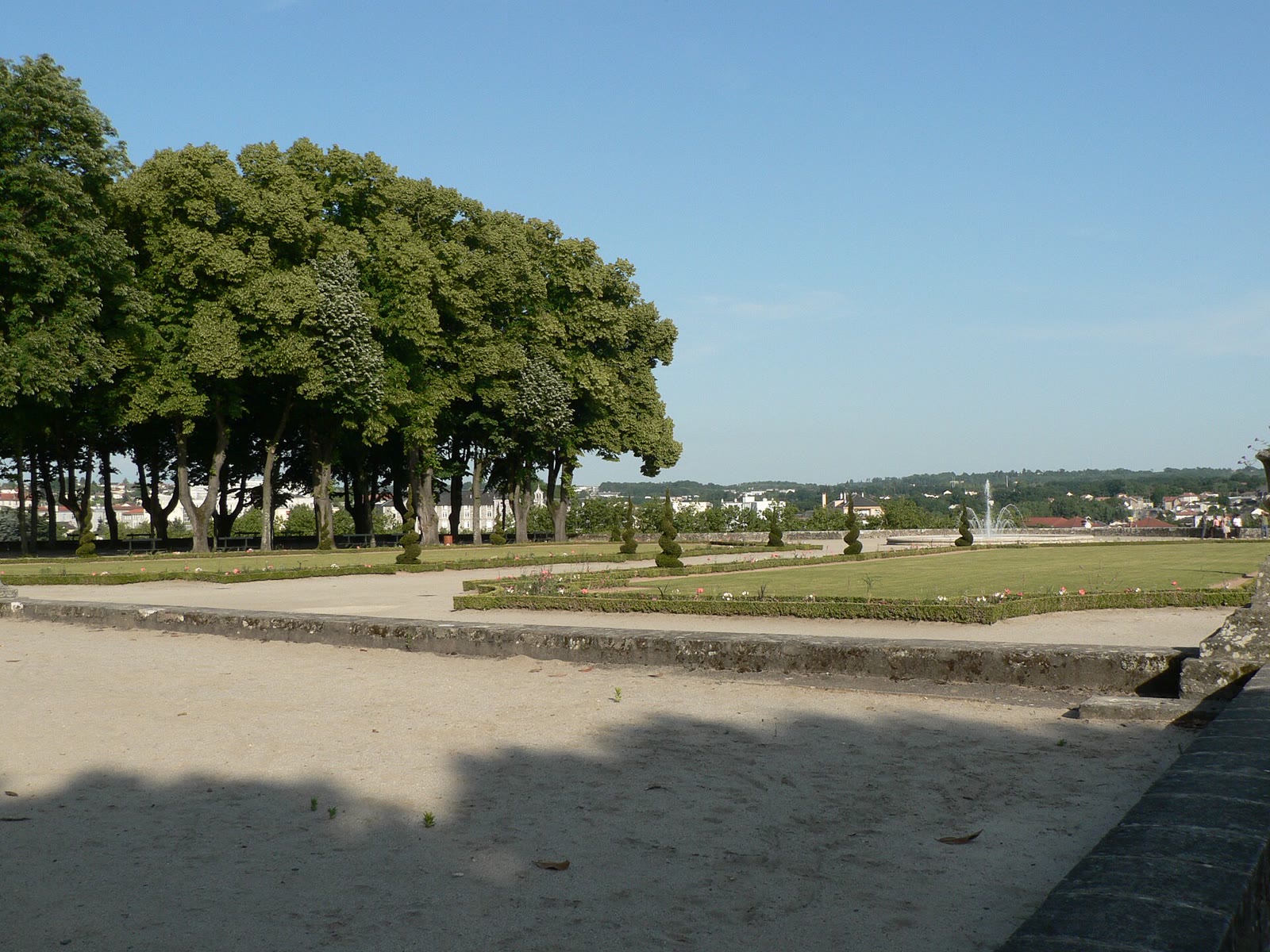 Jardins de l’Évêché in Limoges mit Blick zur Stadt