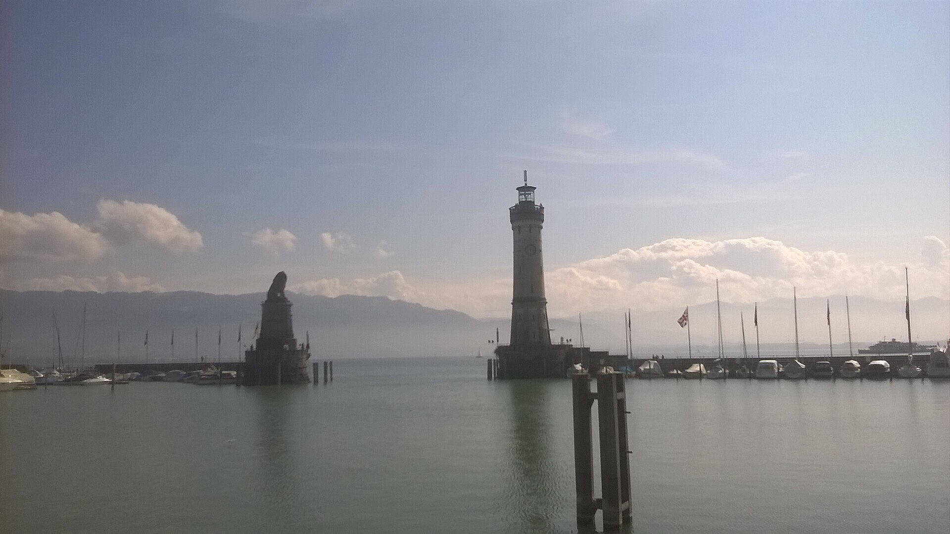 Lindauer Hafen mit Leuchtturm und Bayerischem Löwen