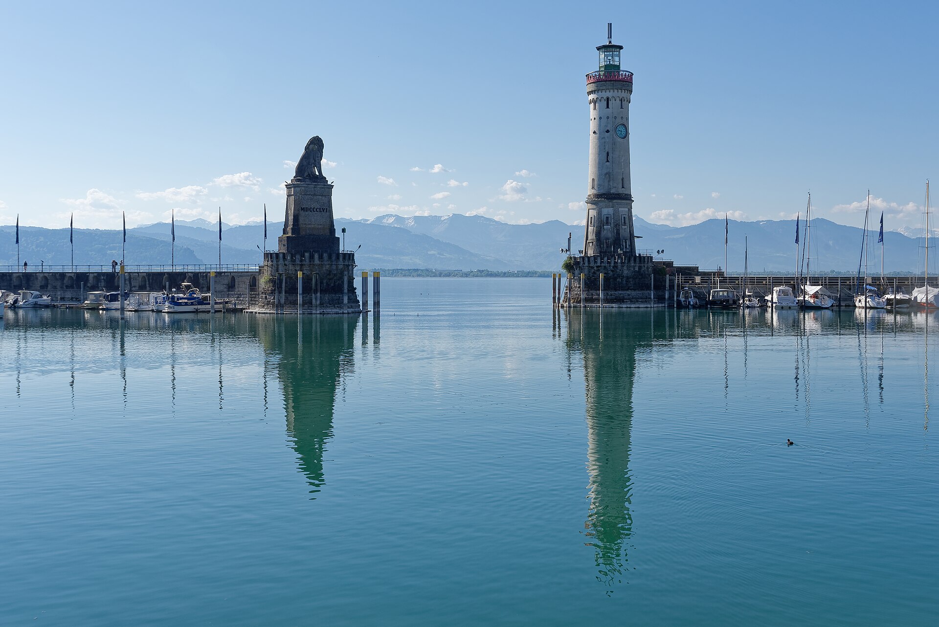 Lindauer Leuchtturm und Bayerischer Löwe am Hafen