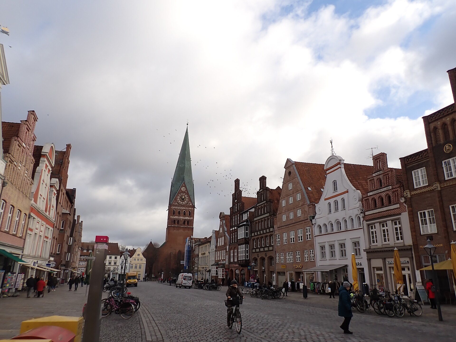 Platz Am Sande mit historischen Giebelhäusern in Lüneburg