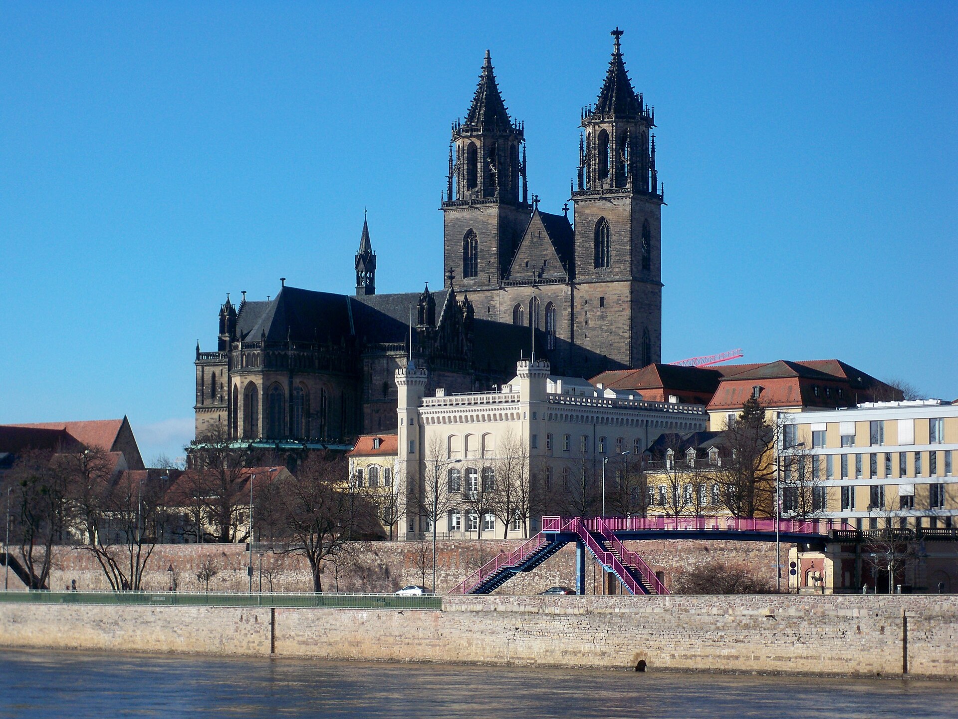 Magdeburger Dom von der Elbe aus gesehen