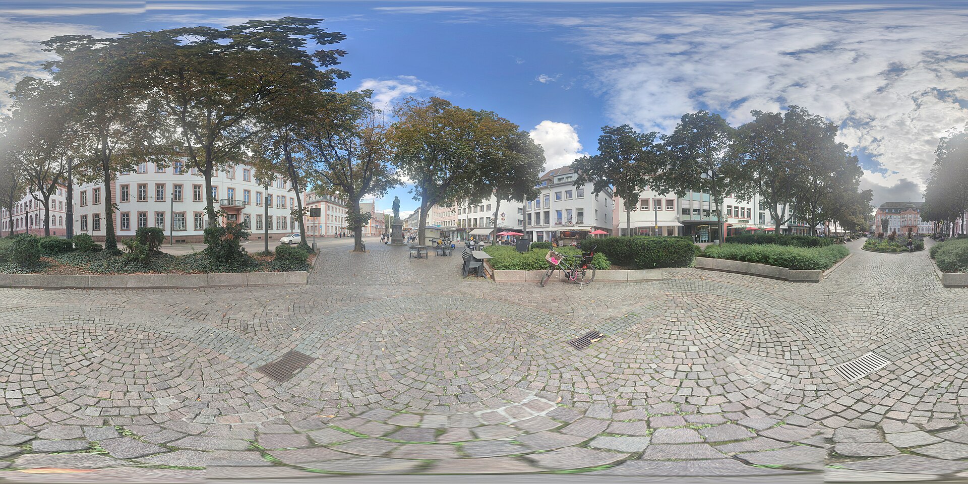 Schillerplatz in Mainz mit Fastnachtsbrunnen