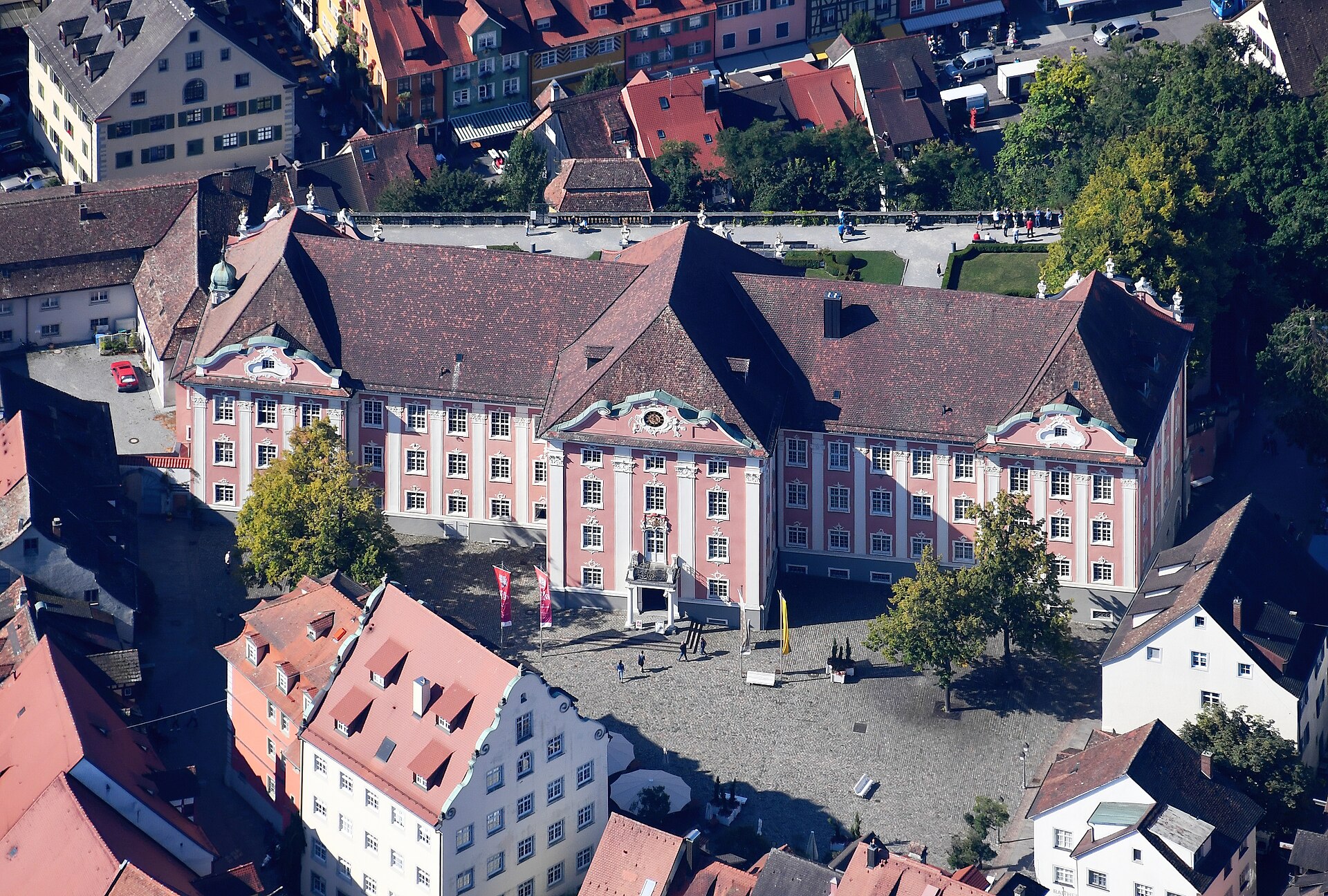 Luftaufnahme des Neuen Schlosses Meersburg