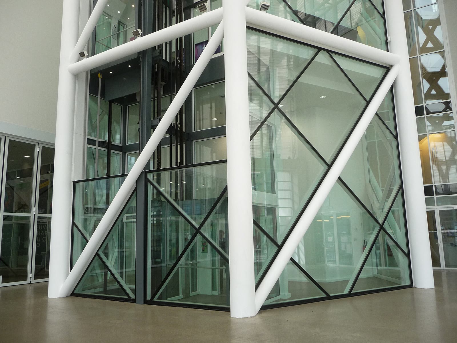 Centre Pompidou-Metz mit wellenförmigem Dach