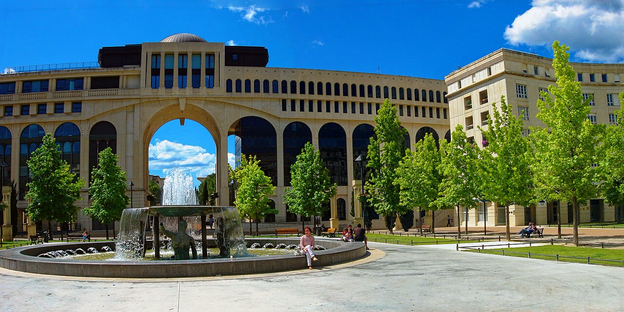 Platz in Antigone Montpellier mit Architektur von Riccardo Bofill