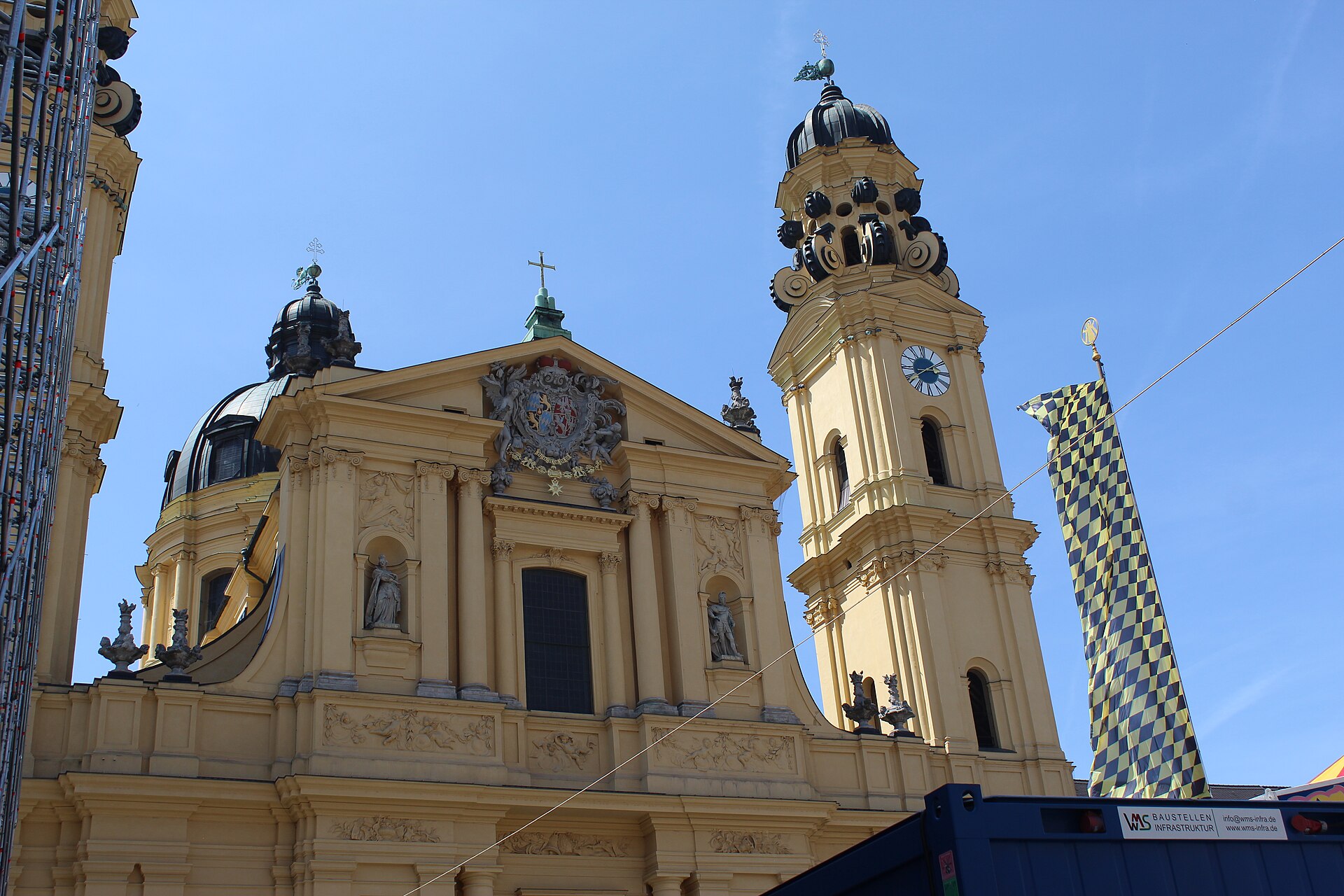 Odeonsplatz München Residenz und Theatinerkirche