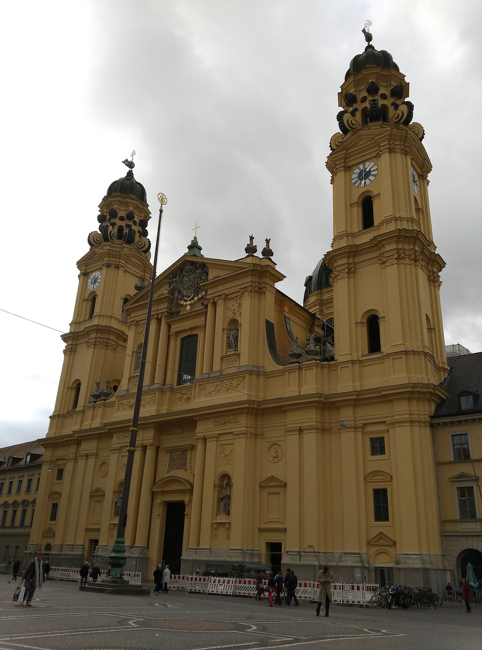 Theatinerkirche München am Odeonsplatz