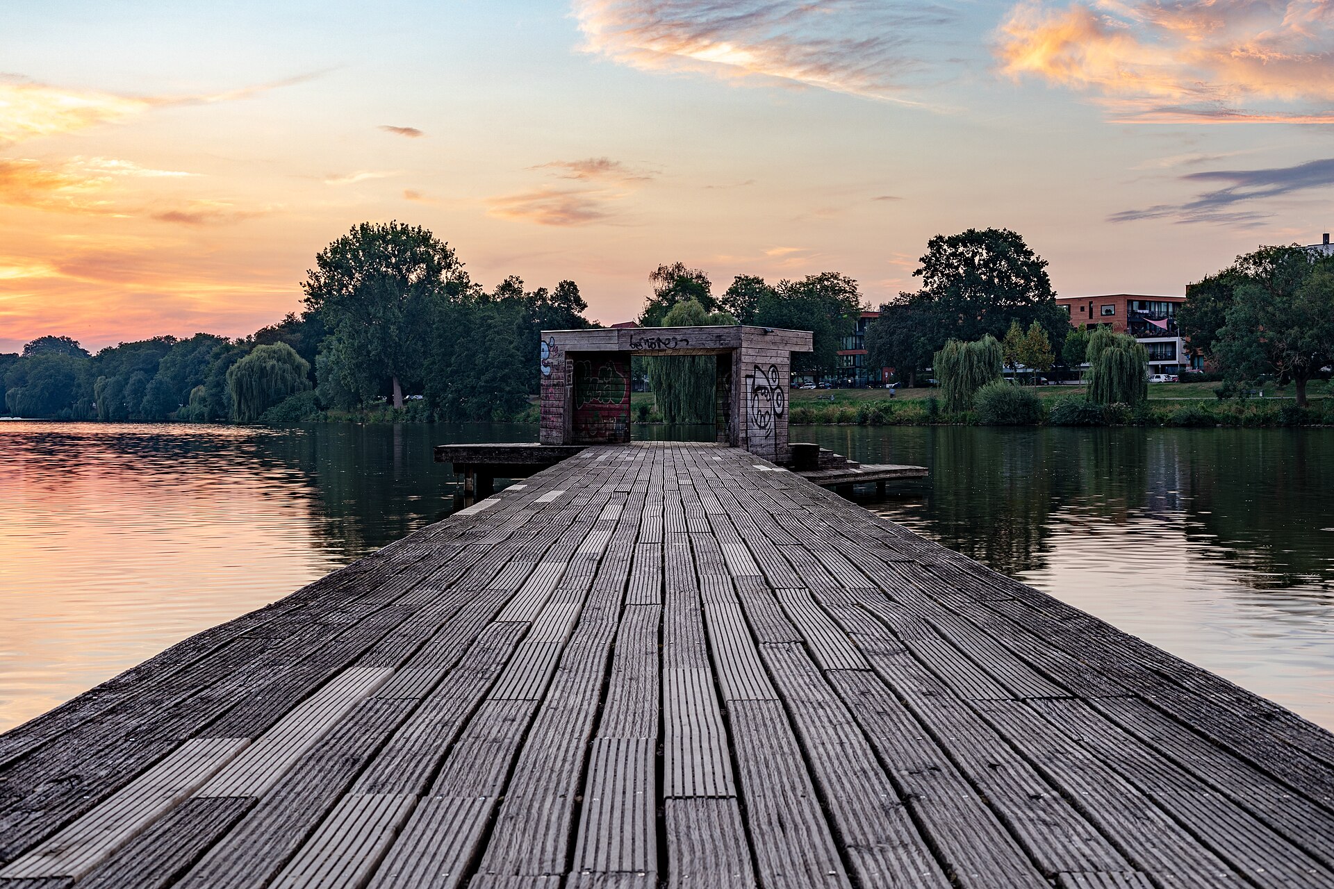 Aasee in Münster mit Pier-Skulptur