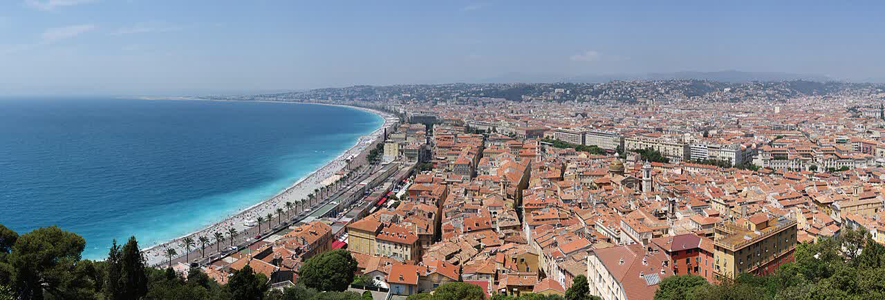 Blick von der Colline du Château über Nizza und die Baie des Anges