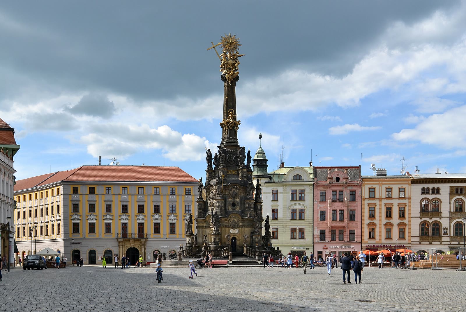 Horní náměstí in Olmütz mit Rathaus und Platzanlage