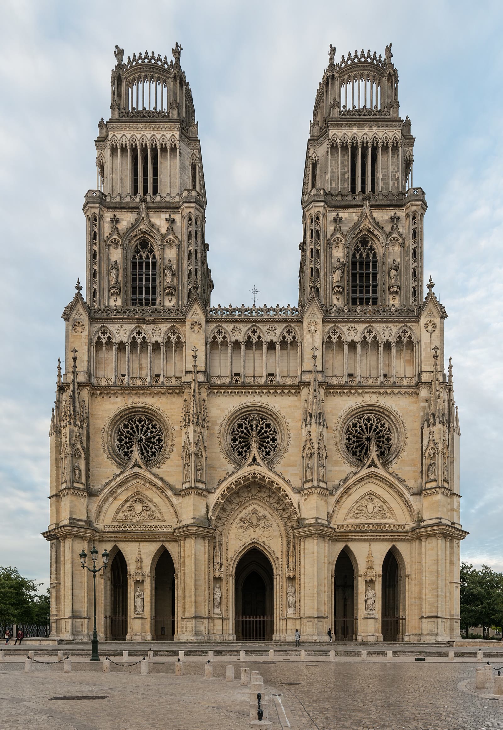 Westfassade der Cathédrale Sainte-Croix in Orléans