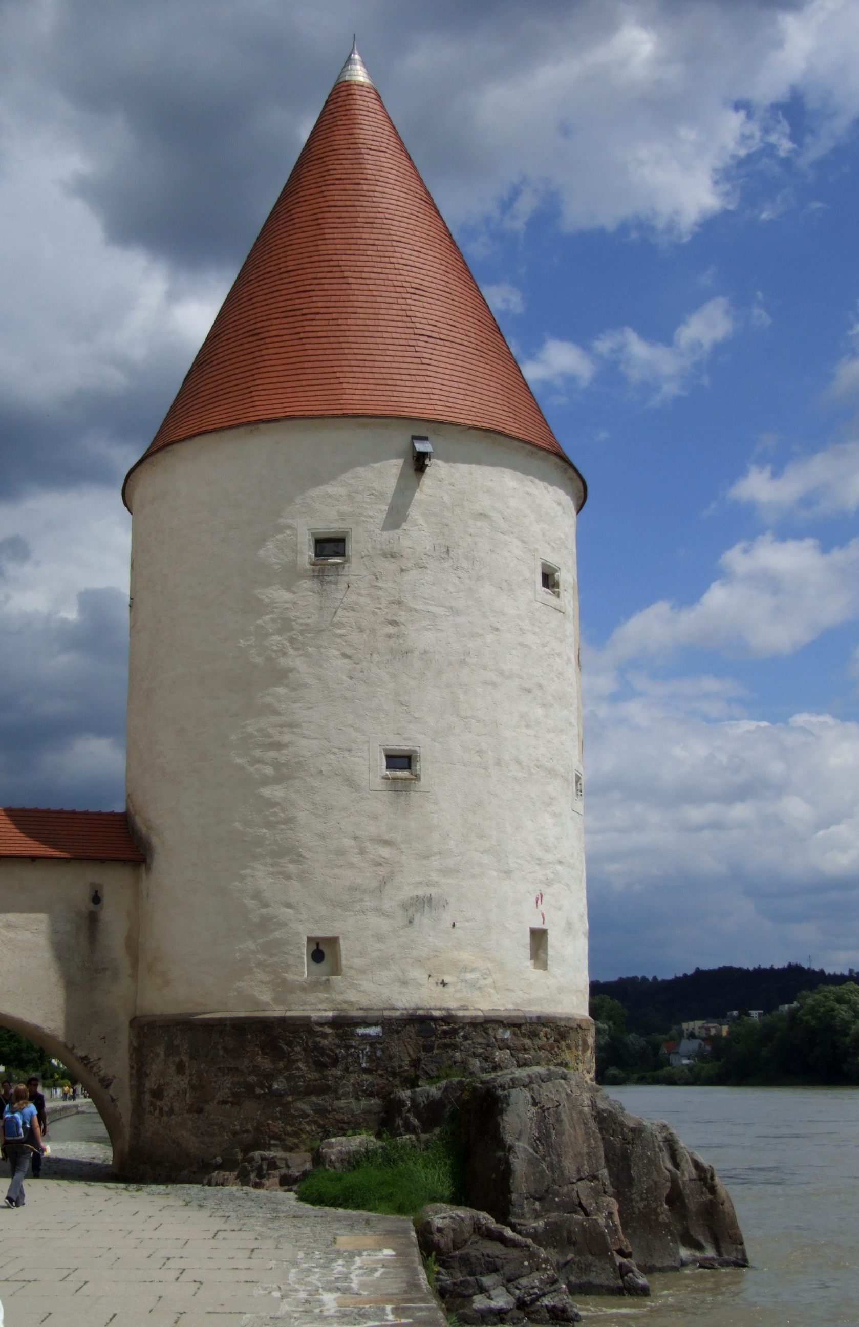 Schaiblingsturm an der Innpromenade in Passau